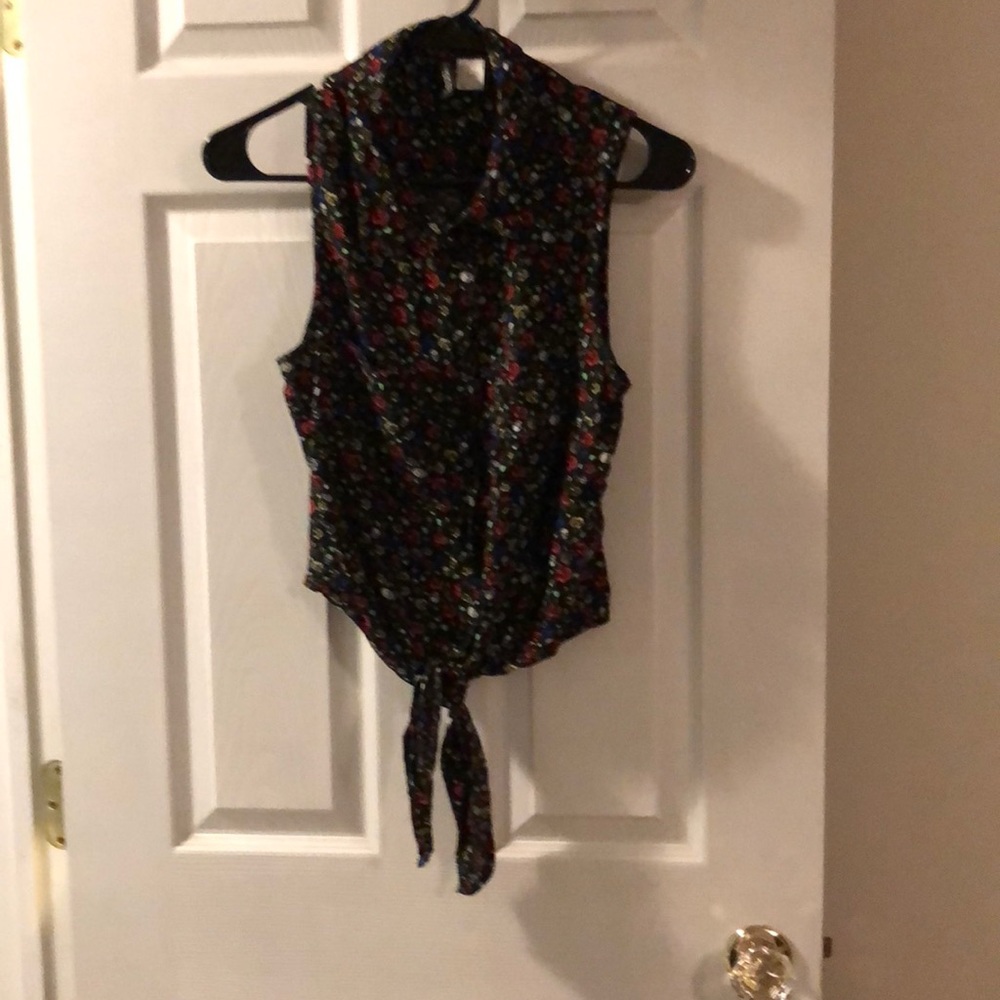 Collared tank top with breast pockets